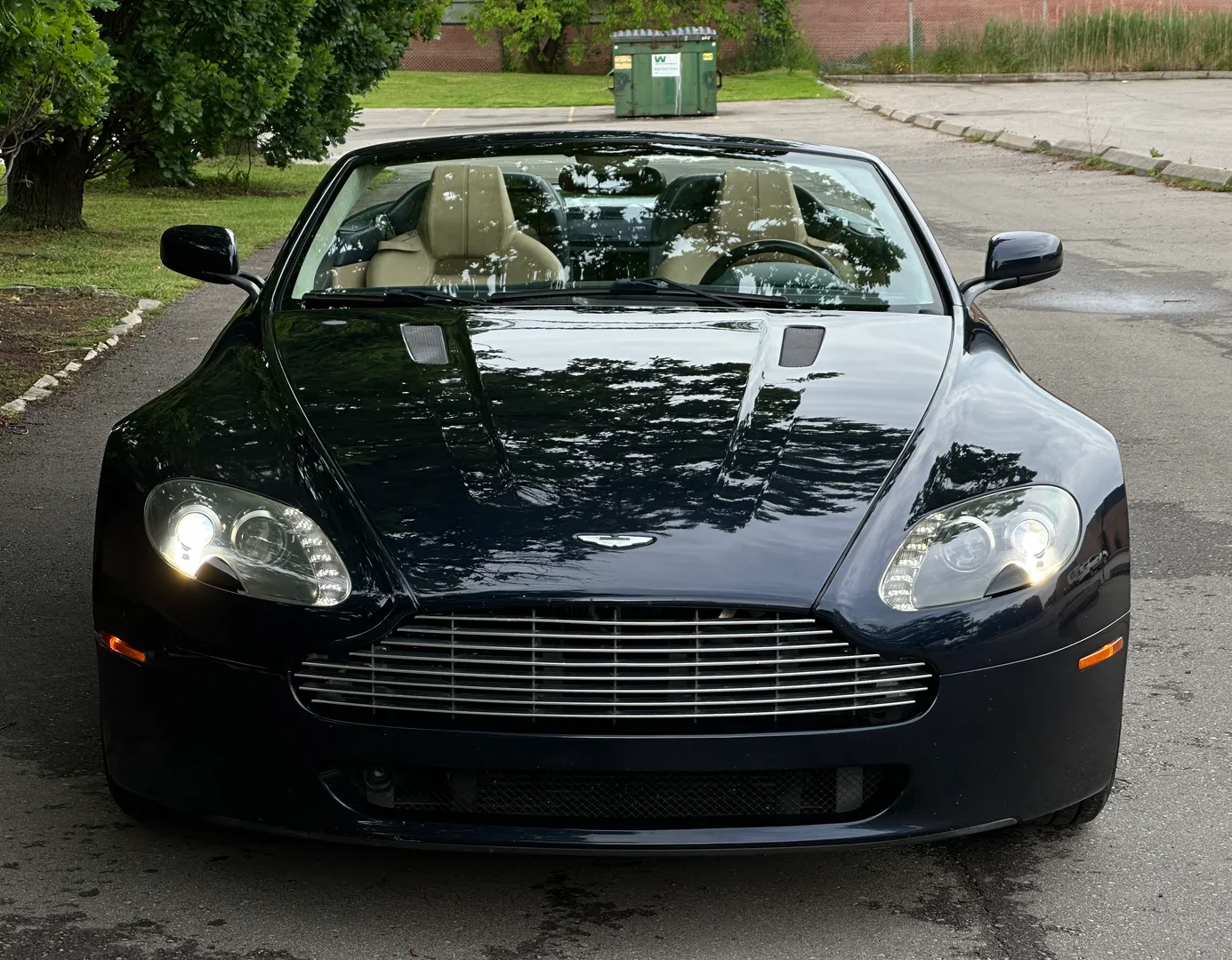Aston Martin V8 Vantage Roadster — photo 3