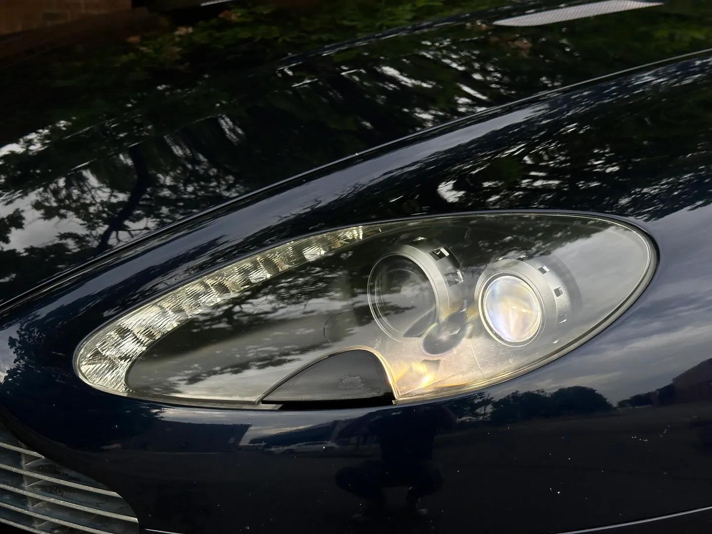Aston Martin V8 Vantage Roadster — photo 6