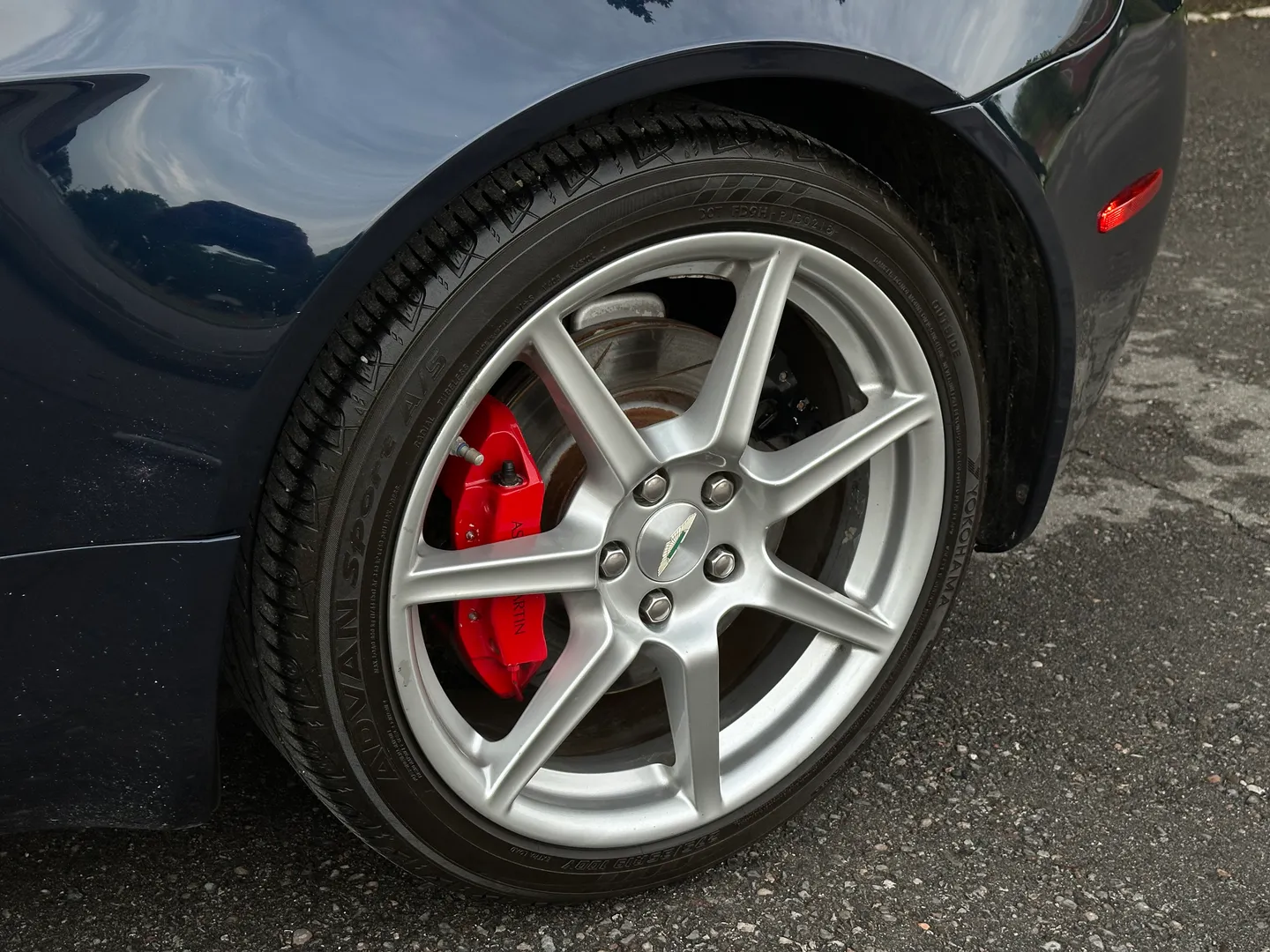 Aston Martin V8 Vantage Roadster — photo 14