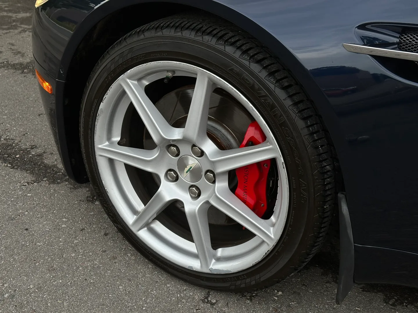 Aston Martin V8 Vantage Roadster — photo 13