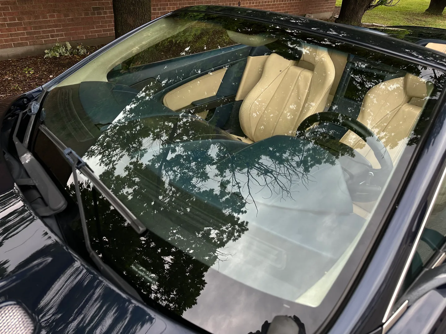 Aston Martin V8 Vantage Roadster — photo 16