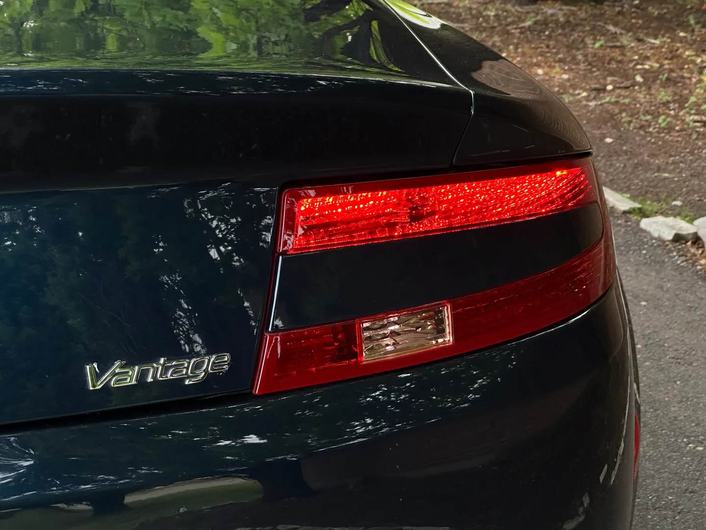 Aston Martin V8 Vantage Roadster — photo 26