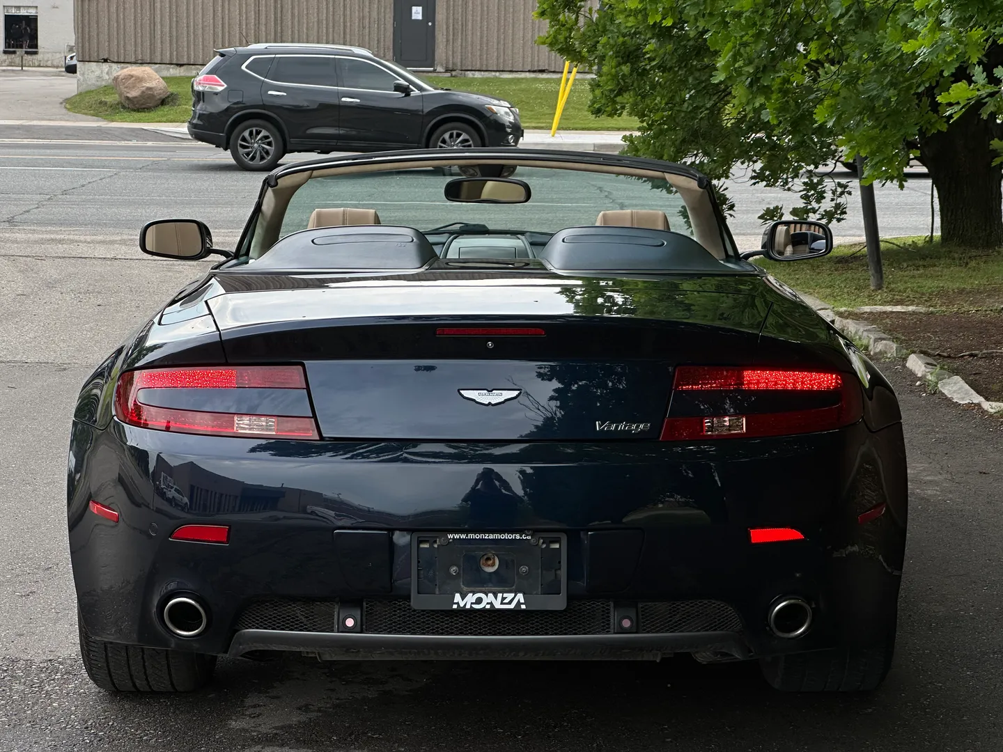 Aston Martin V8 Vantage Roadster — photo 23