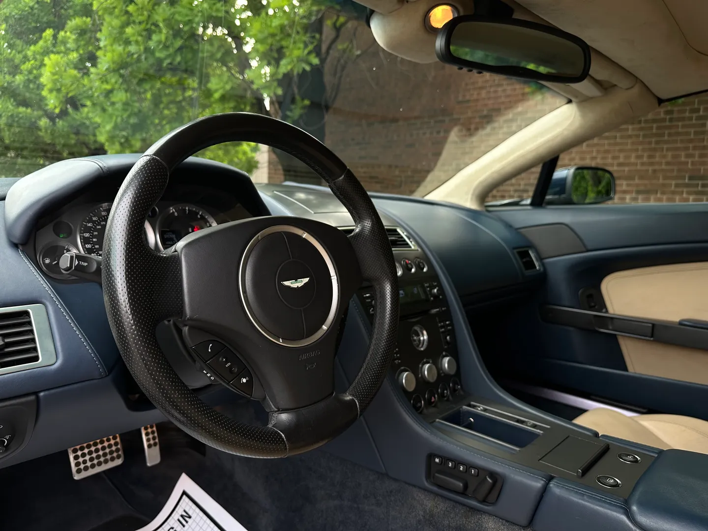 Aston Martin V8 Vantage Roadster — photo 32