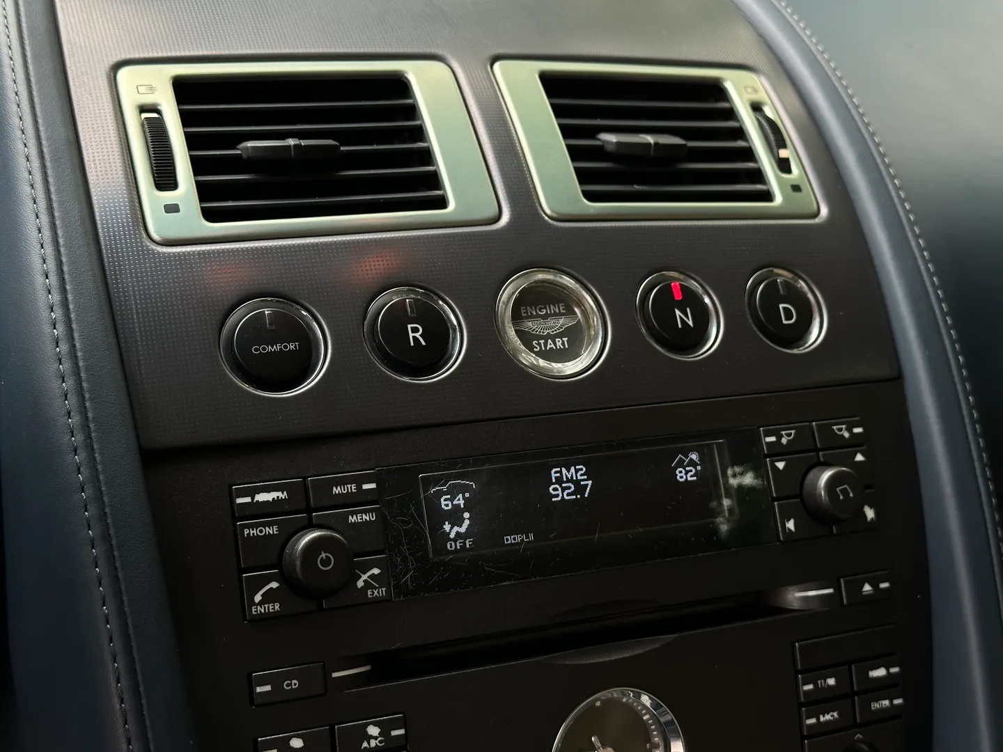 Aston Martin V8 Vantage Roadster — photo 41