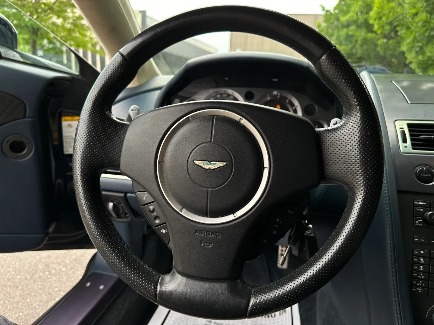 Aston Martin V8 Vantage Roadster — photo 49