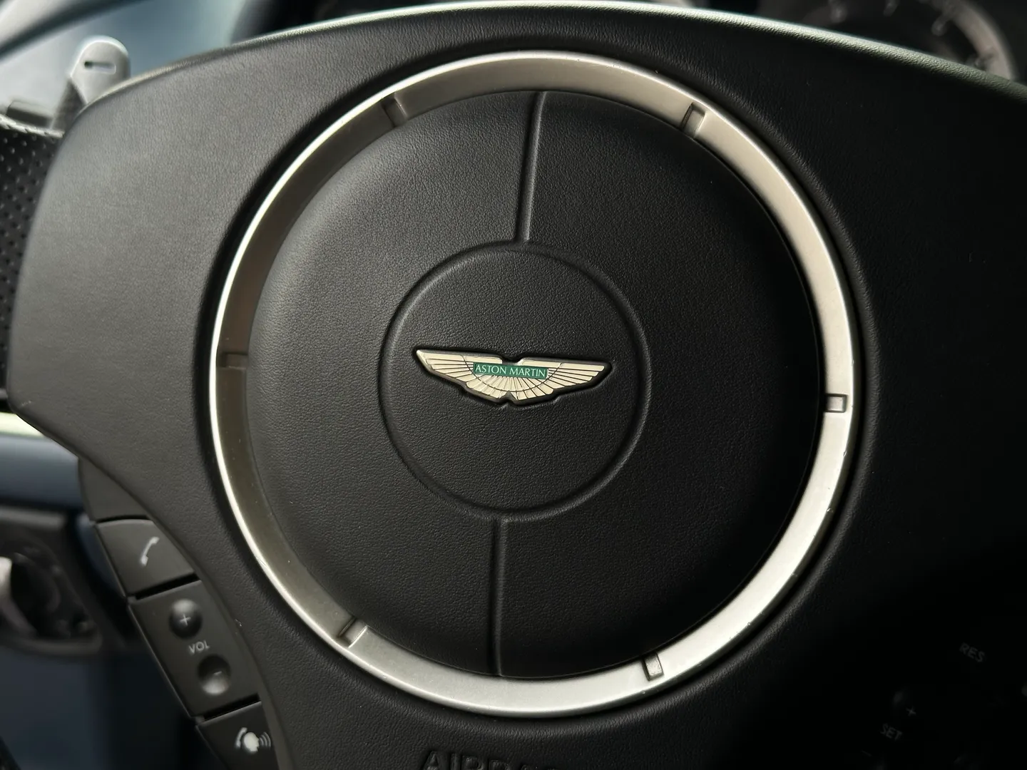 Aston Martin V8 Vantage Roadster — photo 50