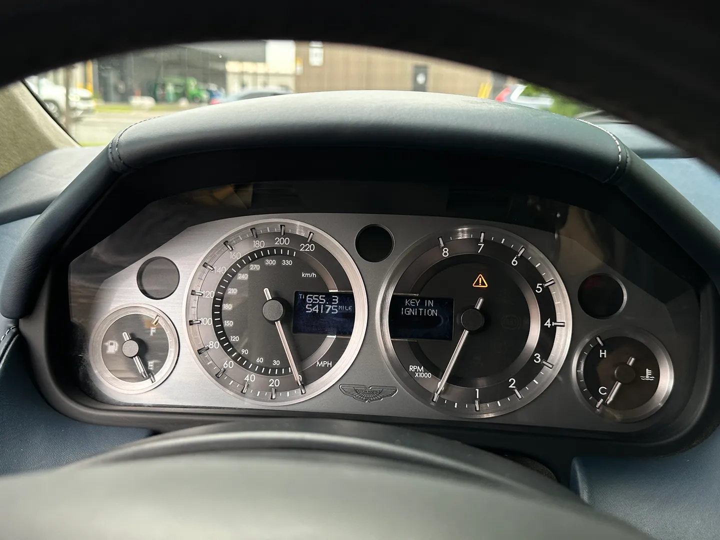 Aston Martin V8 Vantage Roadster — photo 54
