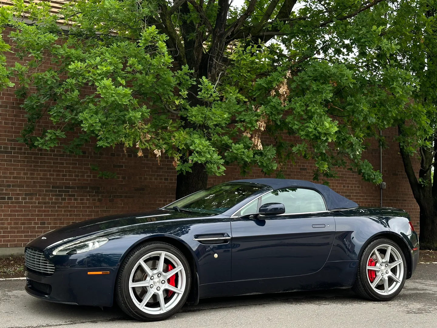 Aston Martin V8 Vantage Roadster — photo 57