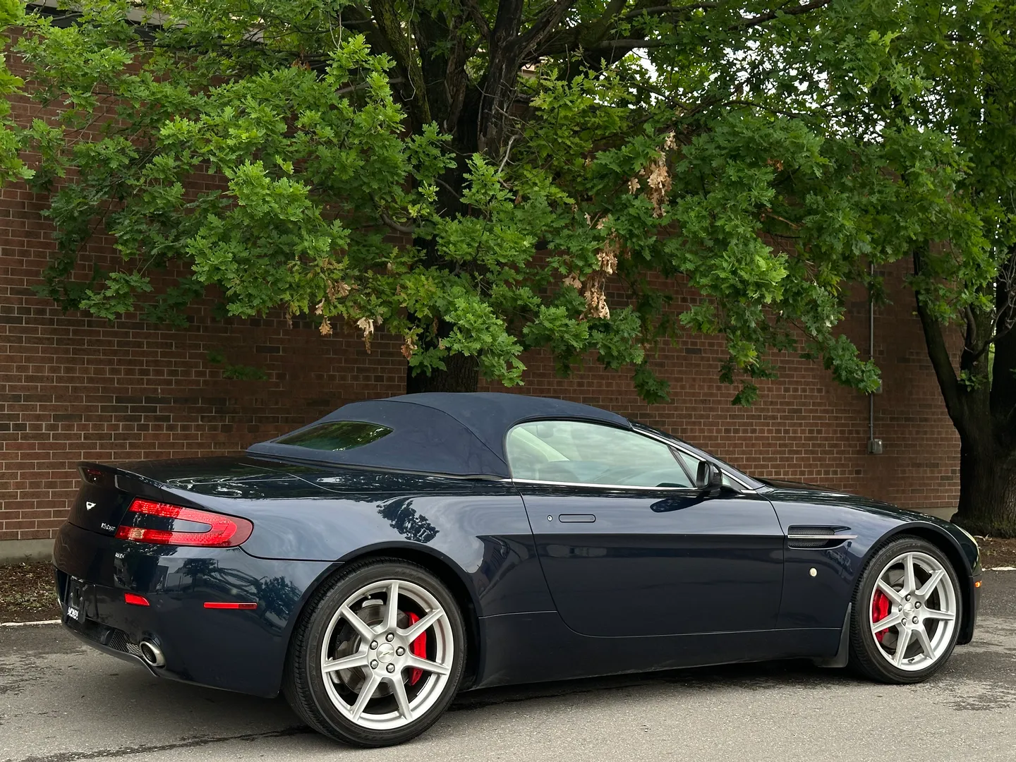 Aston Martin V8 Vantage Roadster — photo 62