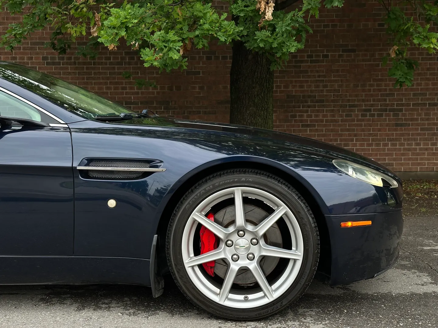 Aston Martin V8 Vantage Roadster — photo 65
