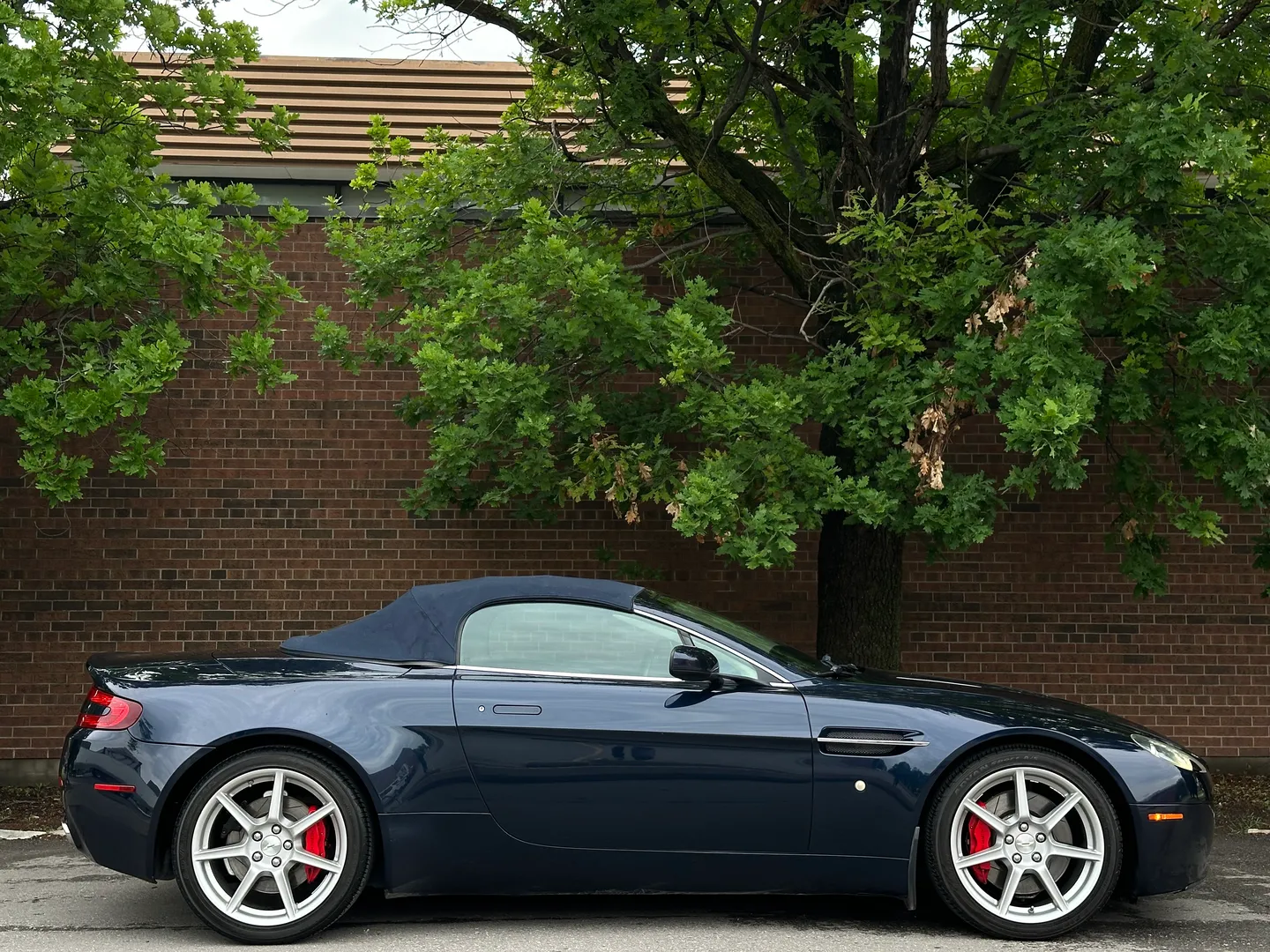 Aston Martin V8 Vantage Roadster — photo 63