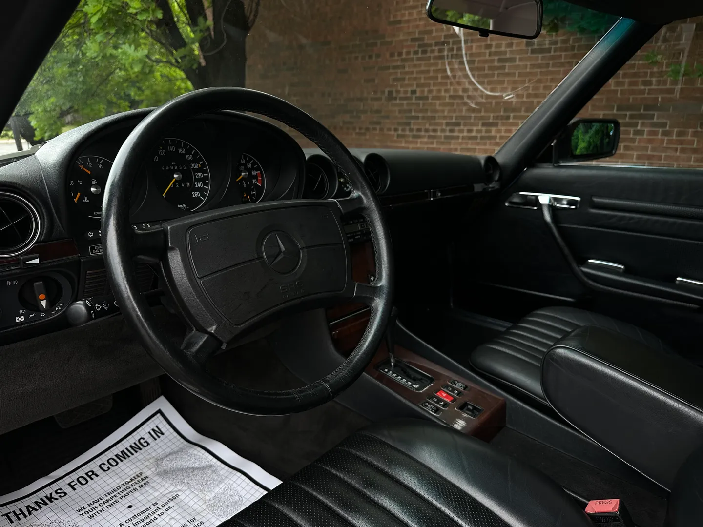 Mercedes Benz 560SL  — photo 40