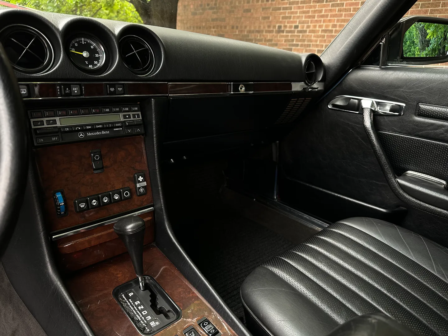 Mercedes Benz 560SL  — photo 48