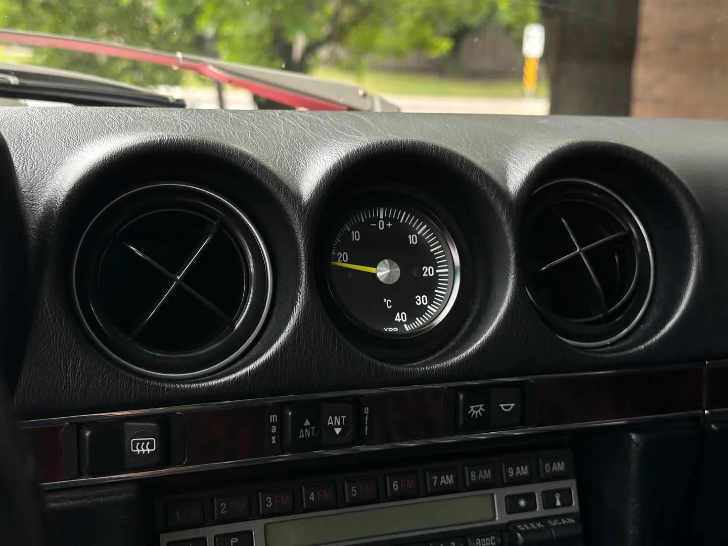 Mercedes Benz 560SL  — photo 54