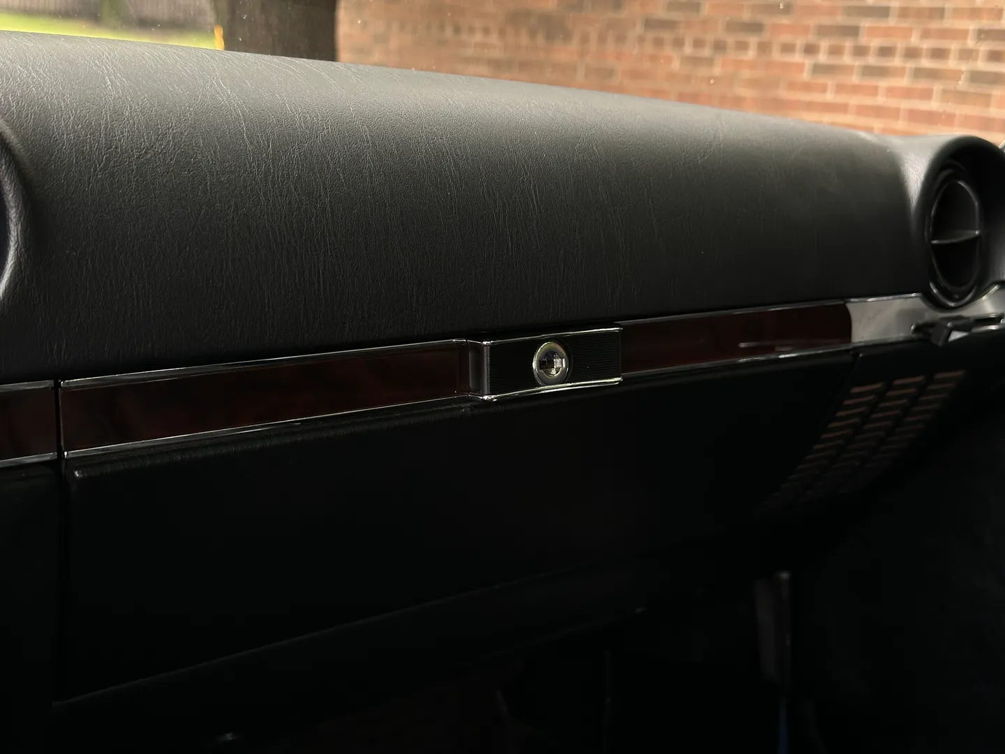 Mercedes Benz 560SL  — photo 55