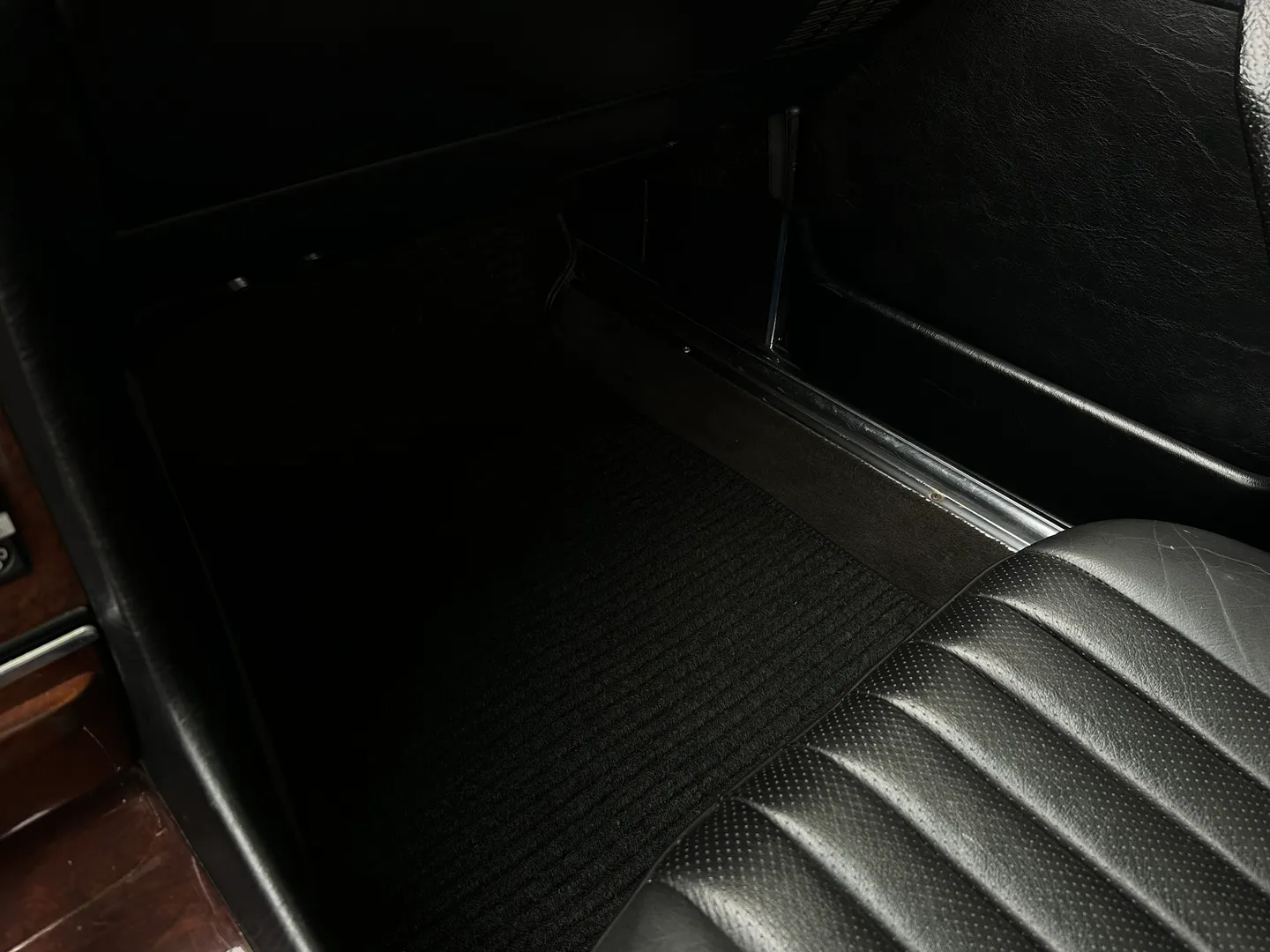 Mercedes Benz 560SL  — photo 56