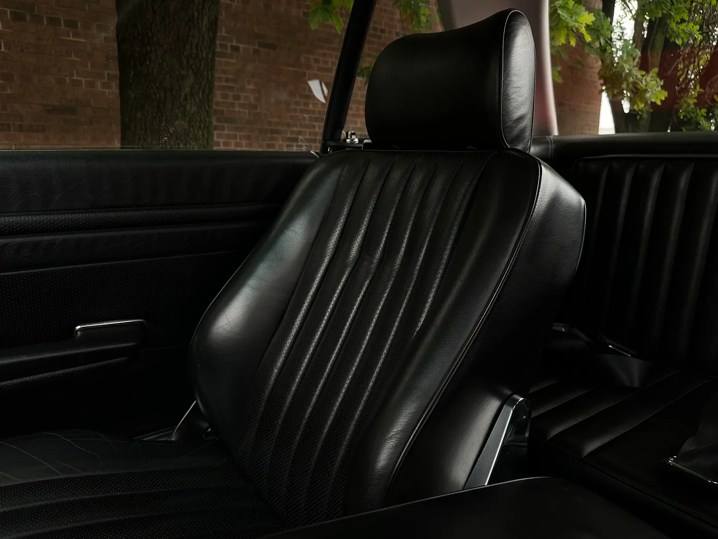 Mercedes Benz 560SL  — photo 58