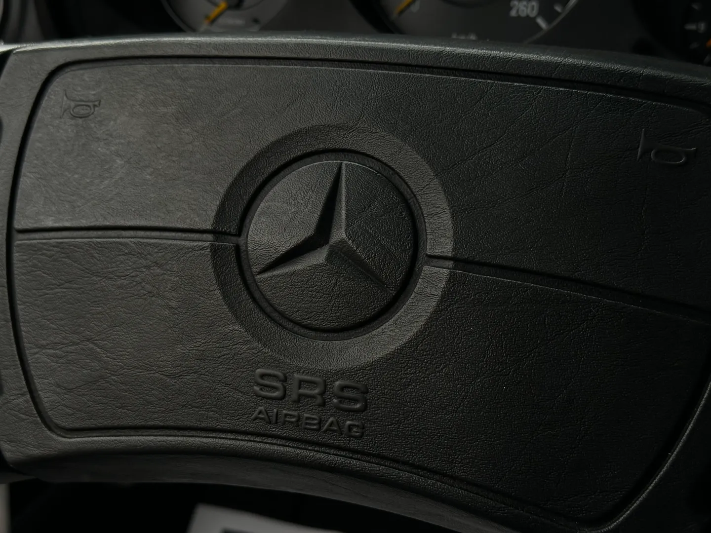 Mercedes Benz 560SL  — photo 61