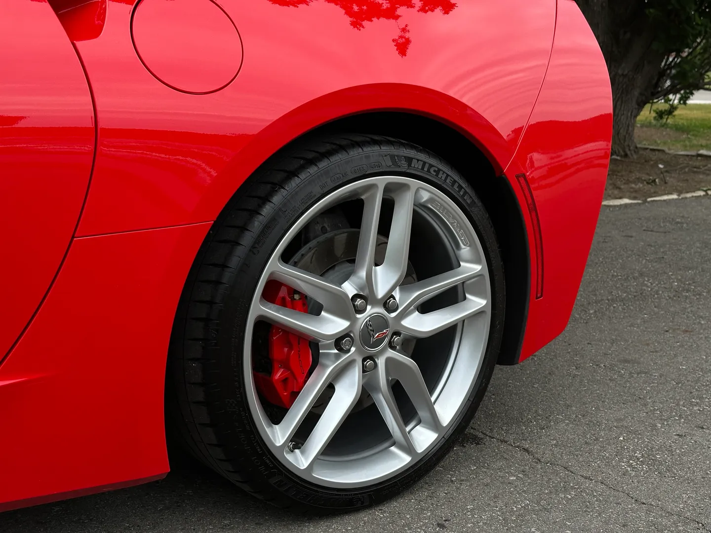 Chevrolet Corvette Stingray Z51 Performance Package 7 Speed Manual 2LT — photo 17