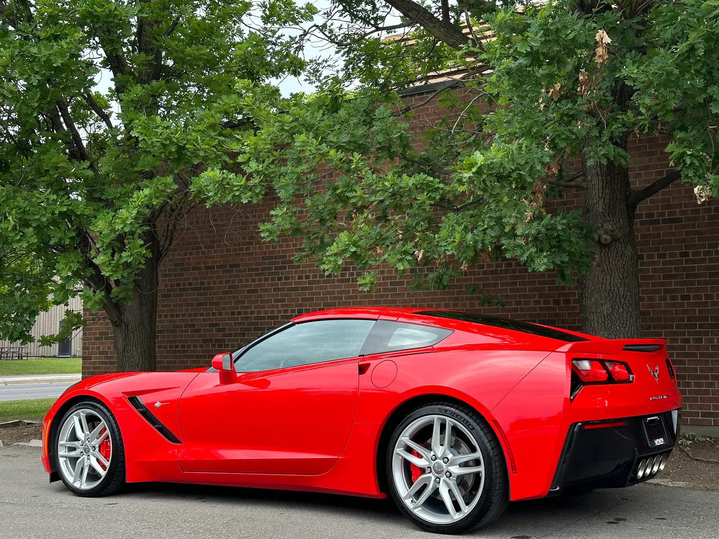 Chevrolet Corvette Stingray Z51 Performance Package 7 Speed Manual 2LT — photo 24