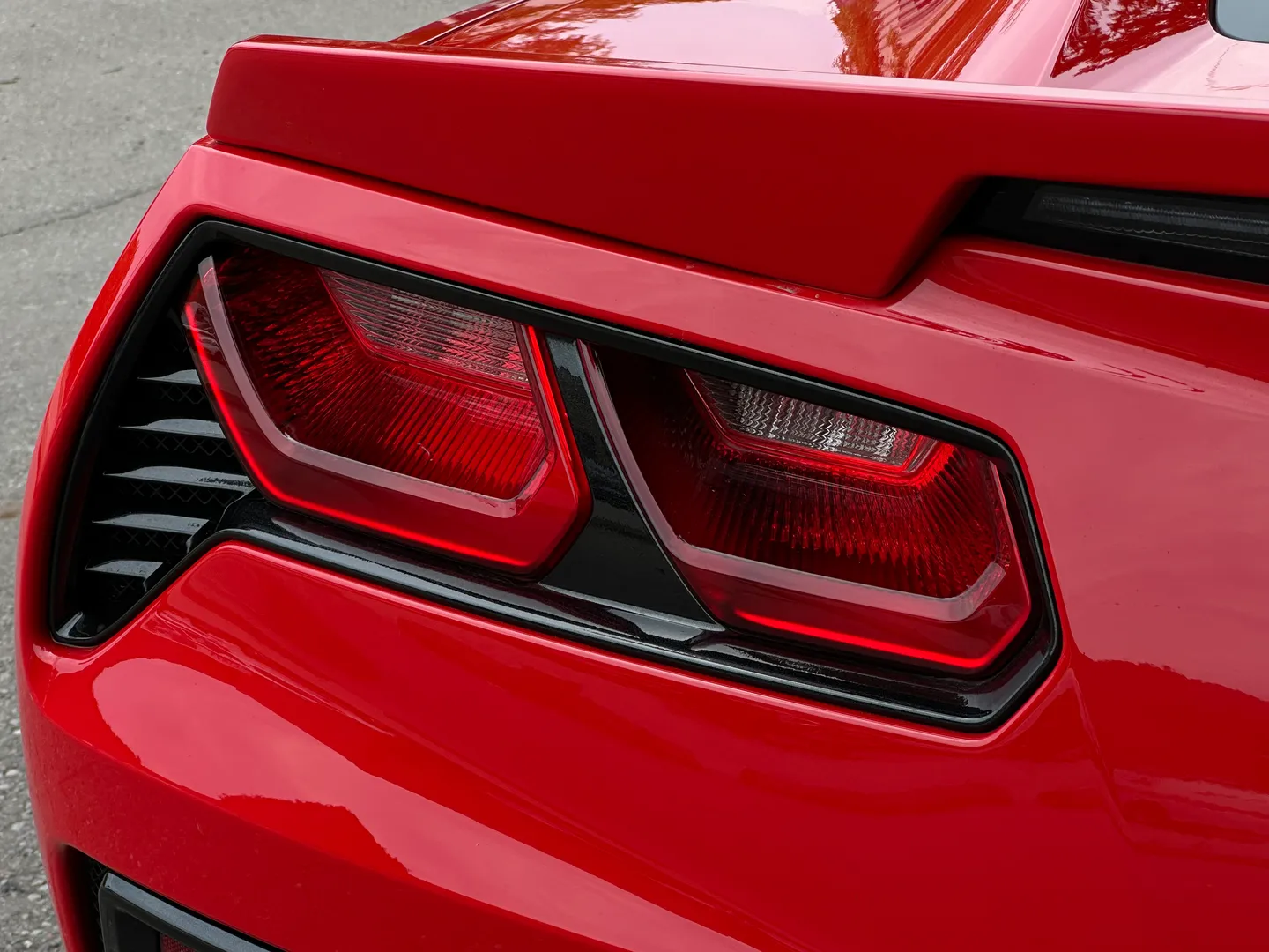 Chevrolet Corvette Stingray Z51 Performance Package 7 Speed Manual 2LT — photo 28