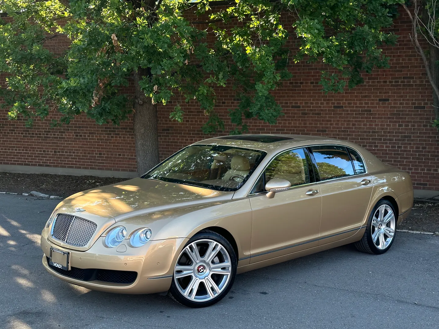 Bentley Continental Flying Spur — photo 2