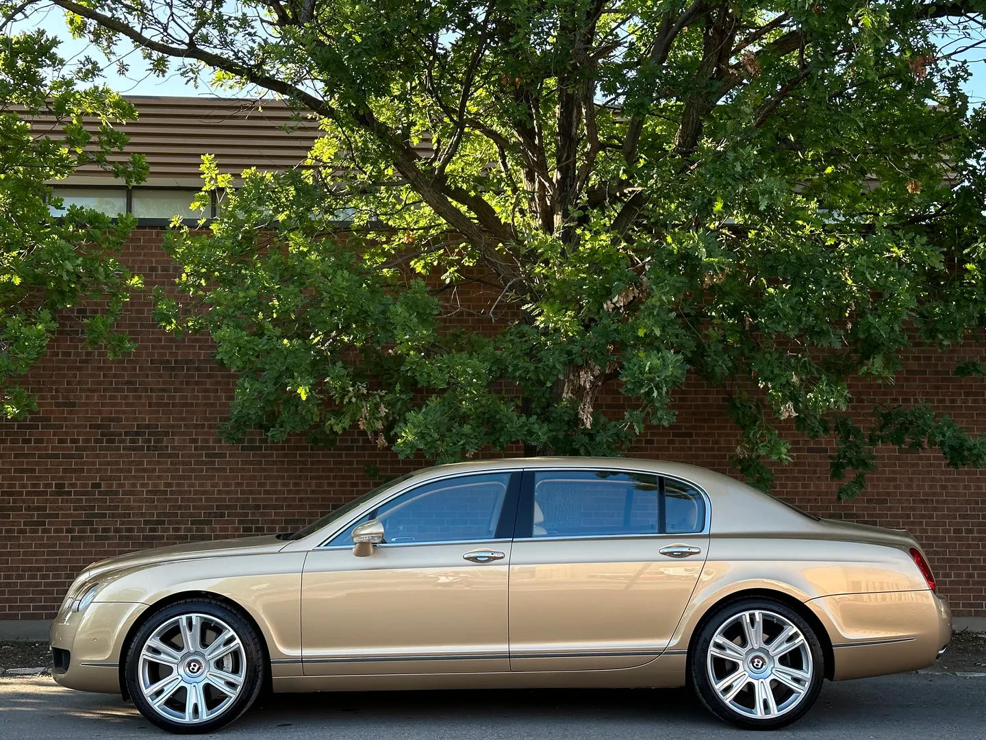 Bentley Continental Flying Spur — photo 11