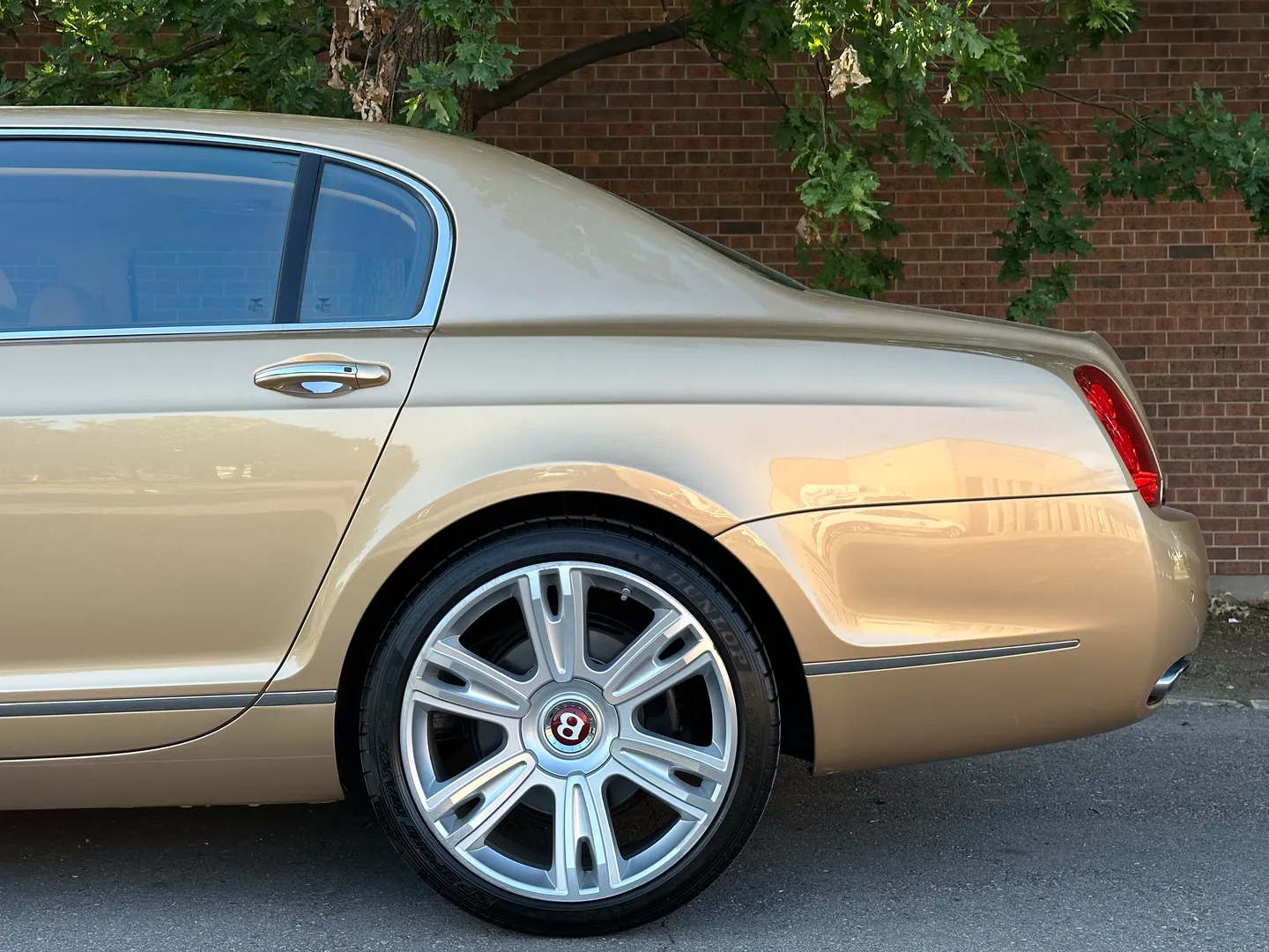 Bentley Continental Flying Spur — photo 13