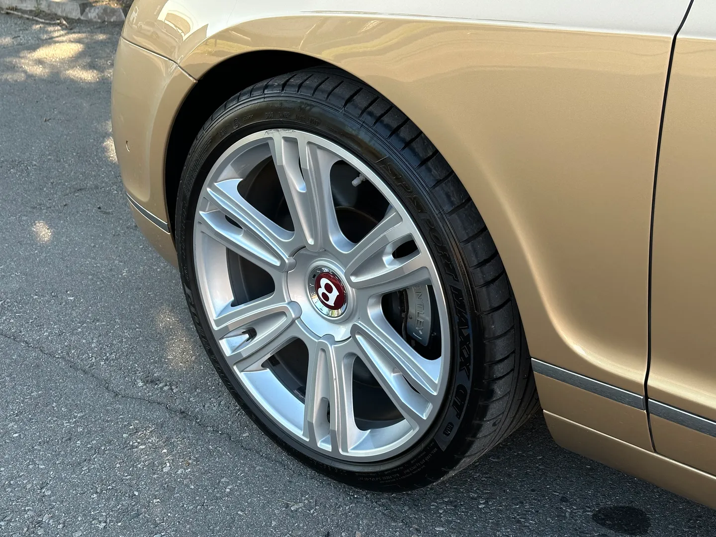 Bentley Continental Flying Spur — photo 14