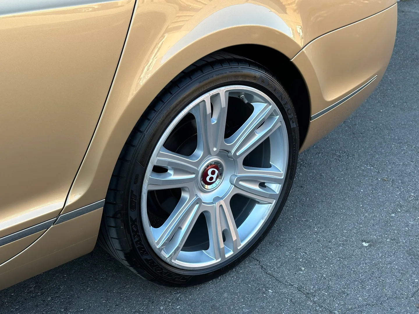 Bentley Continental Flying Spur — photo 15