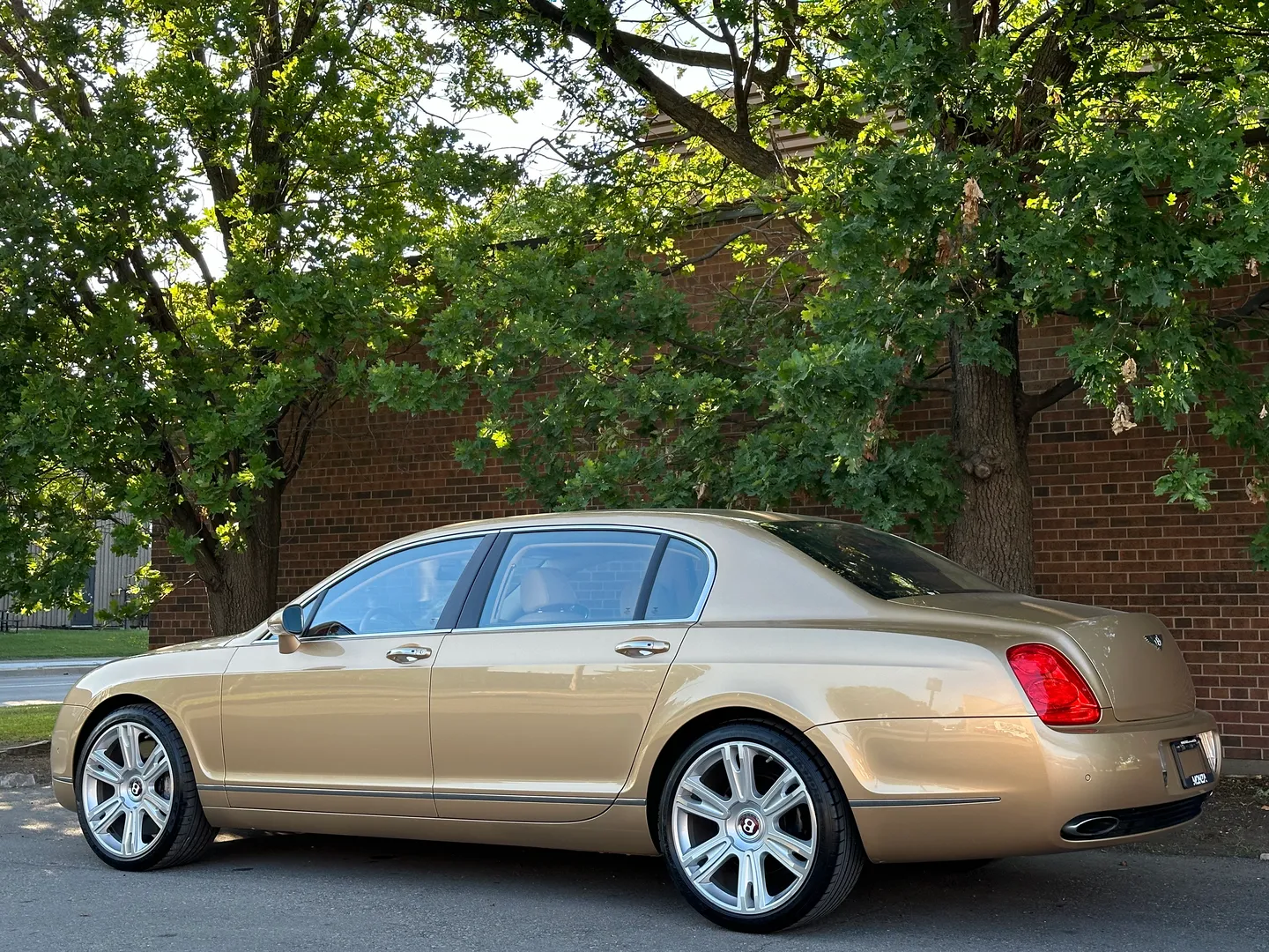 Bentley Continental Flying Spur — photo 21