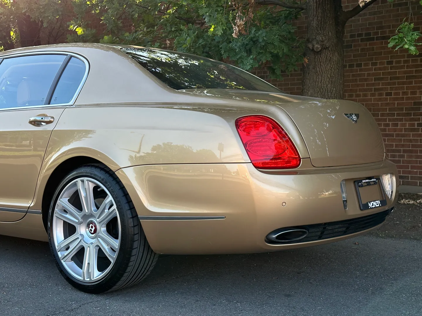 Bentley Continental Flying Spur — photo 22