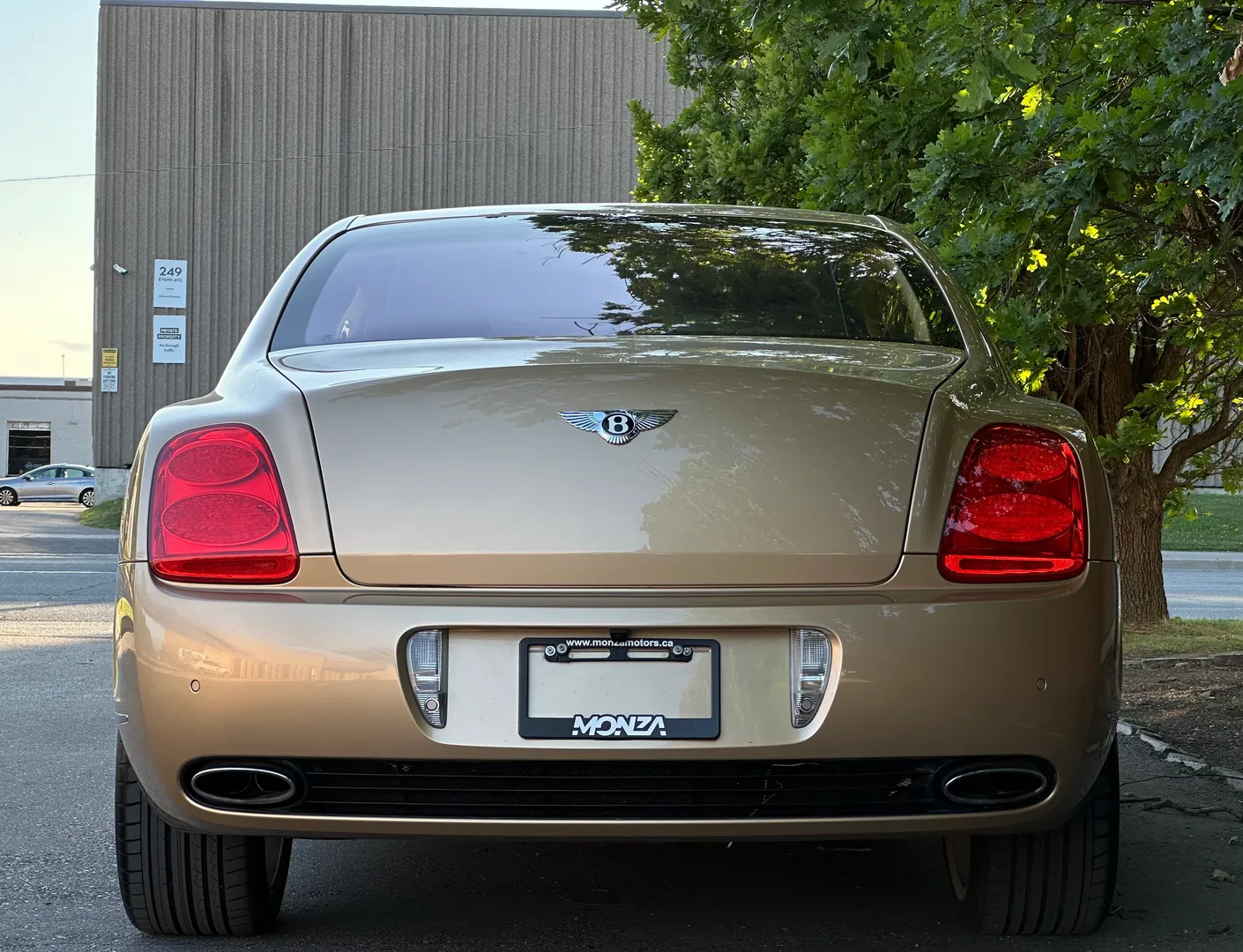 Bentley Continental Flying Spur — photo 24