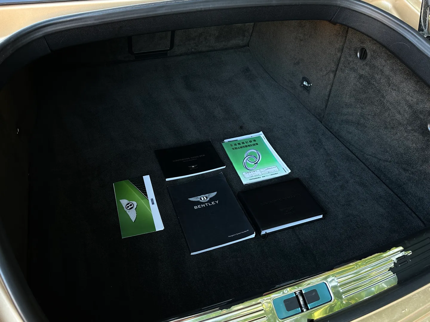 Bentley Continental Flying Spur — photo 28
