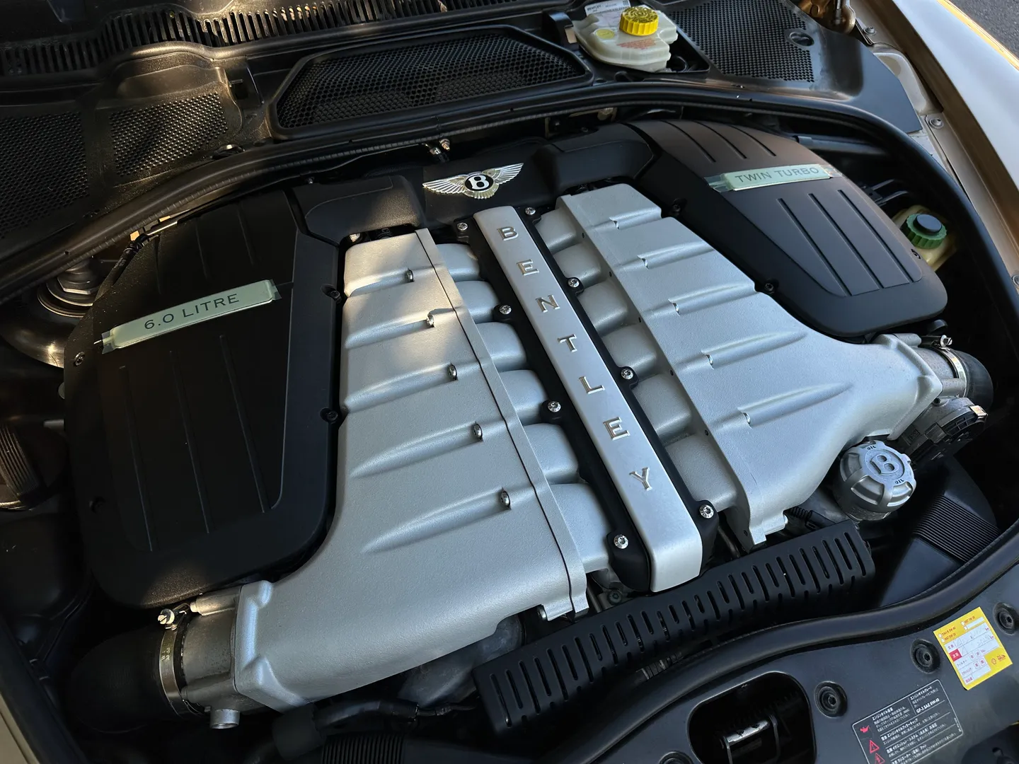 Bentley Continental Flying Spur — photo 33