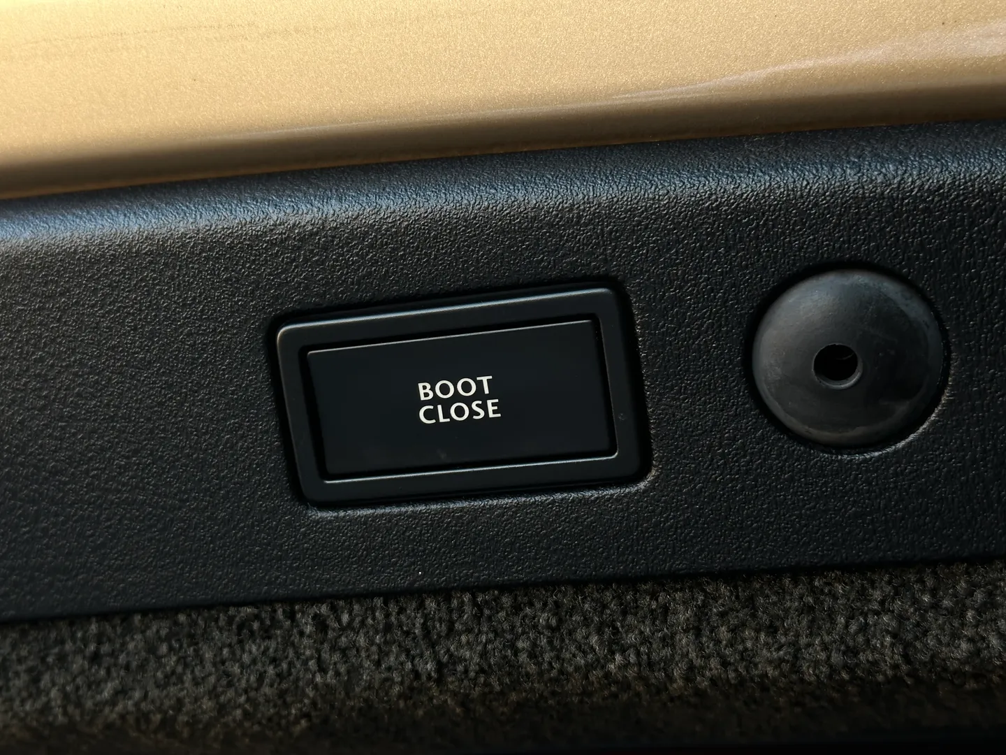 Bentley Continental Flying Spur — photo 32