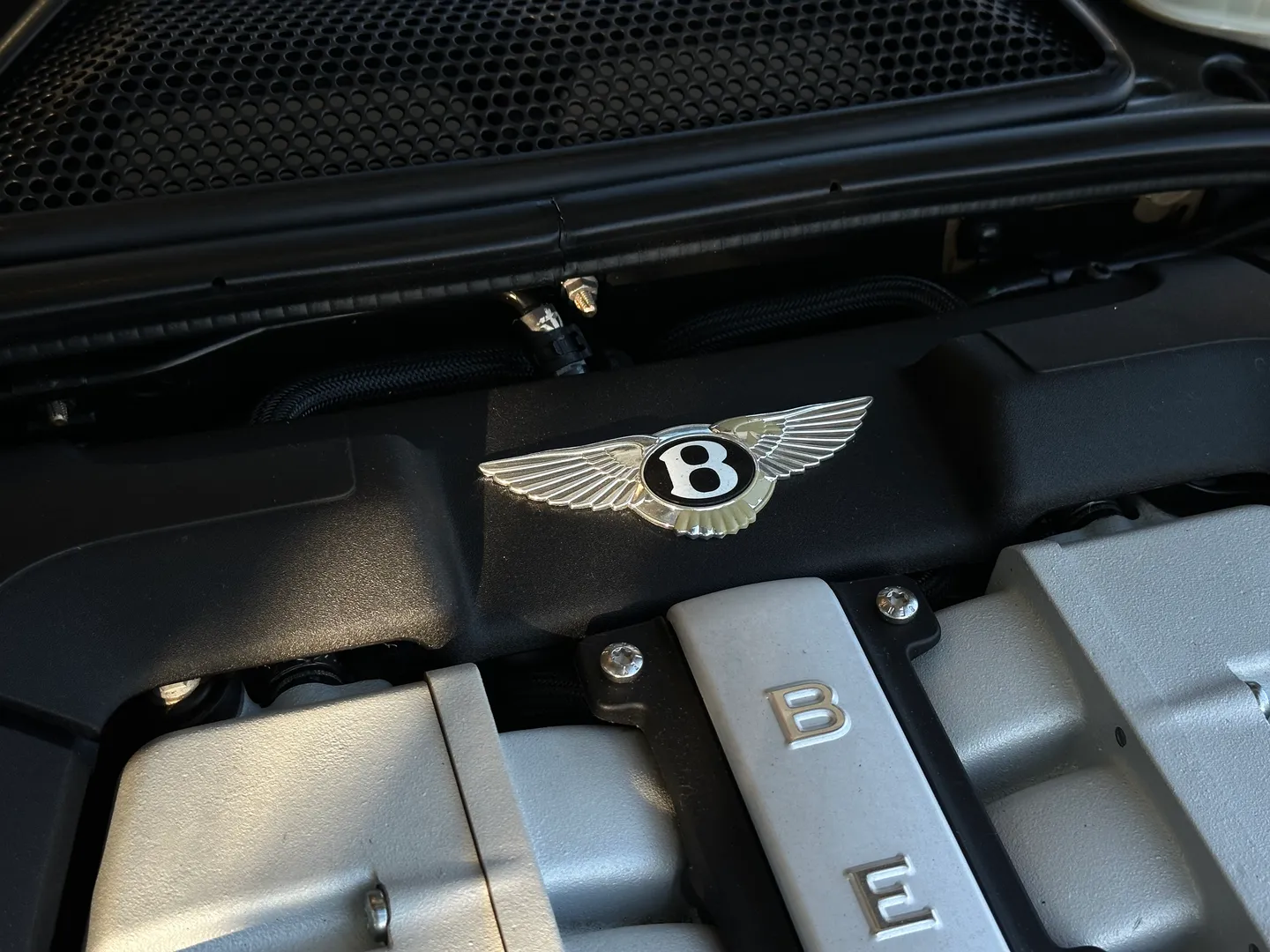 Bentley Continental Flying Spur — photo 35