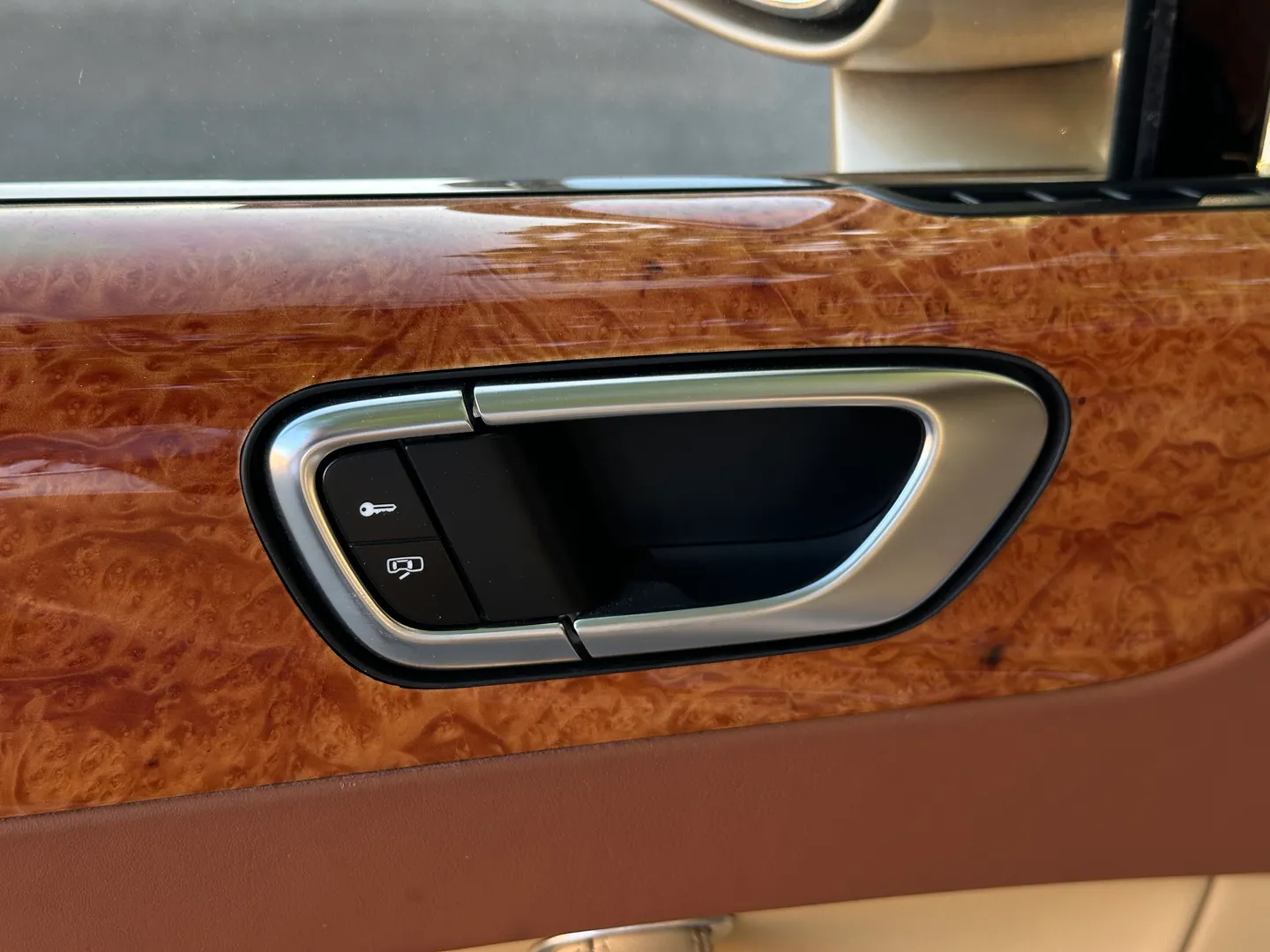 Bentley Continental Flying Spur — photo 43