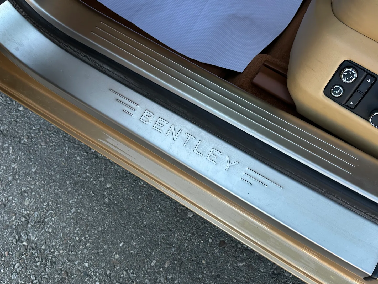 Bentley Continental Flying Spur — photo 41