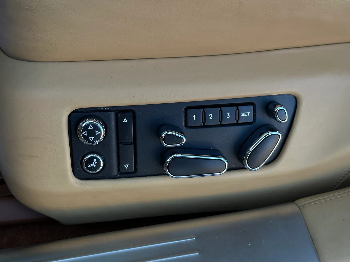 Bentley Continental Flying Spur — photo 40