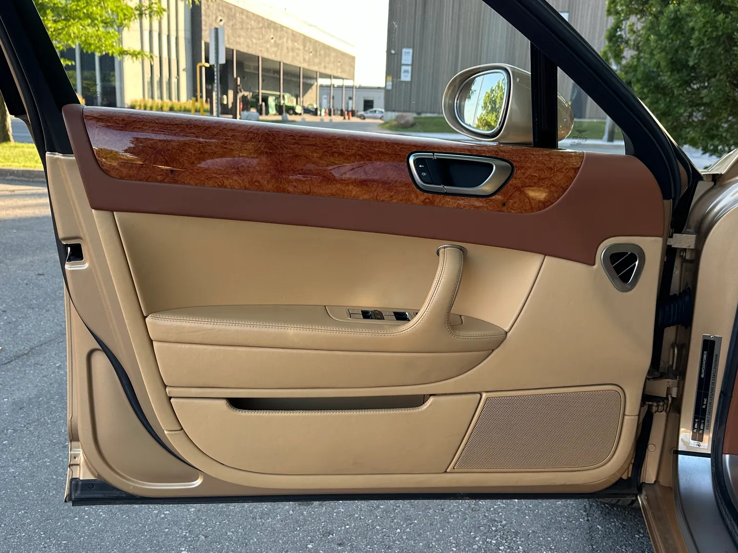 Bentley Continental Flying Spur — photo 42