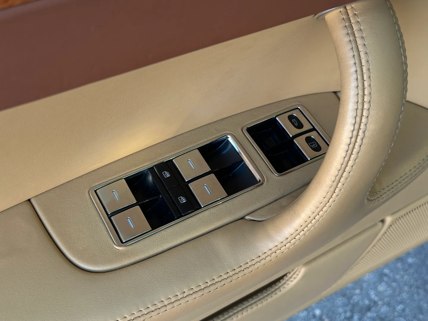 Bentley Continental Flying Spur — photo 44