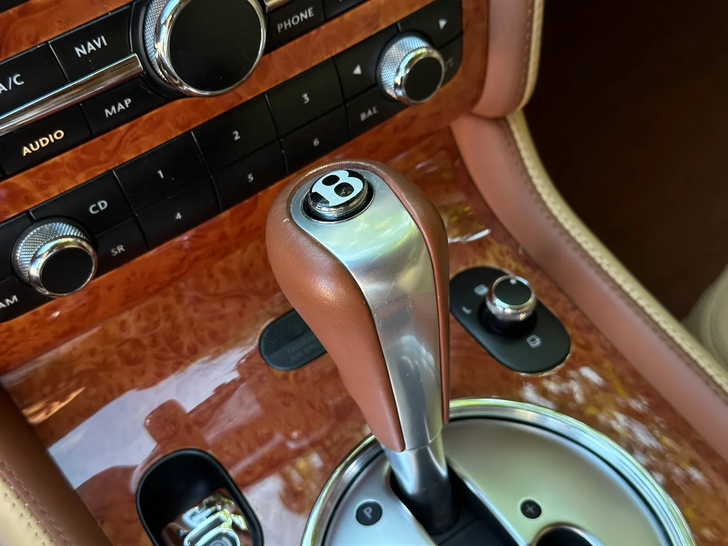 Bentley Continental Flying Spur — photo 47