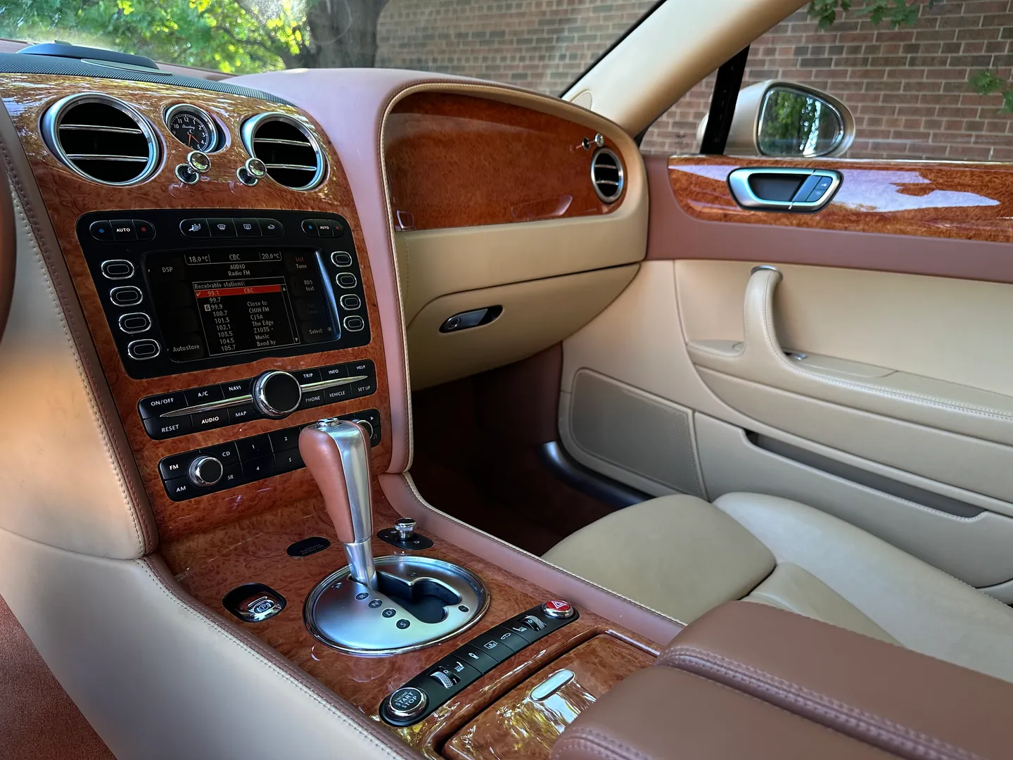 Bentley Continental Flying Spur — photo 45