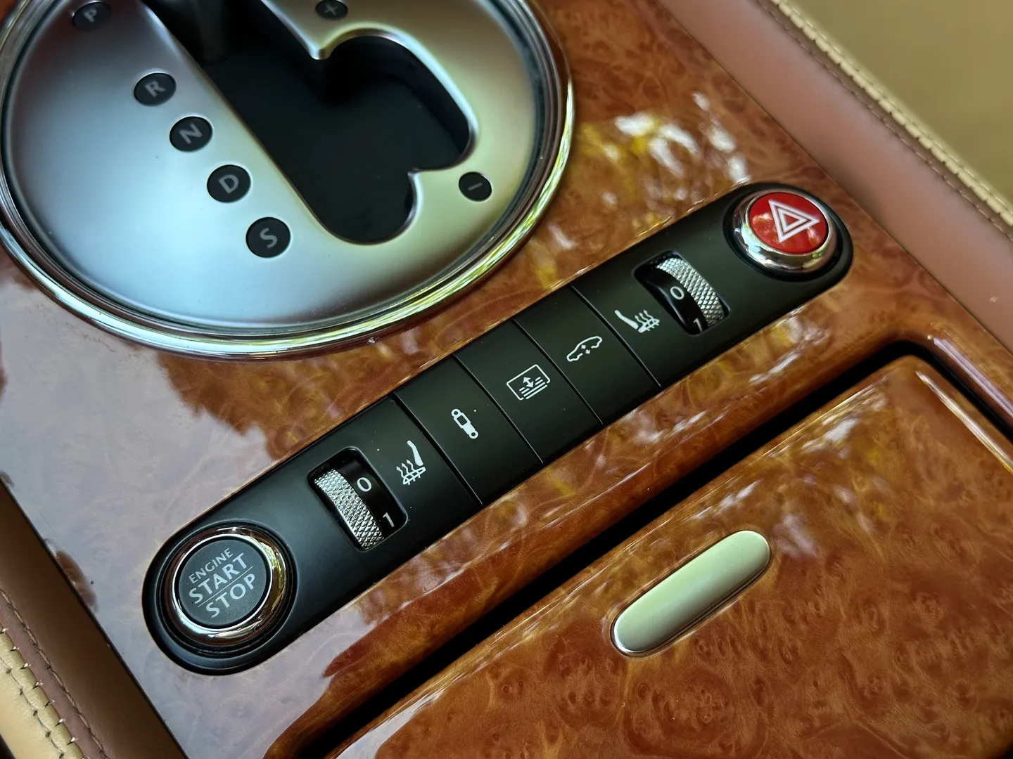 Bentley Continental Flying Spur — photo 49