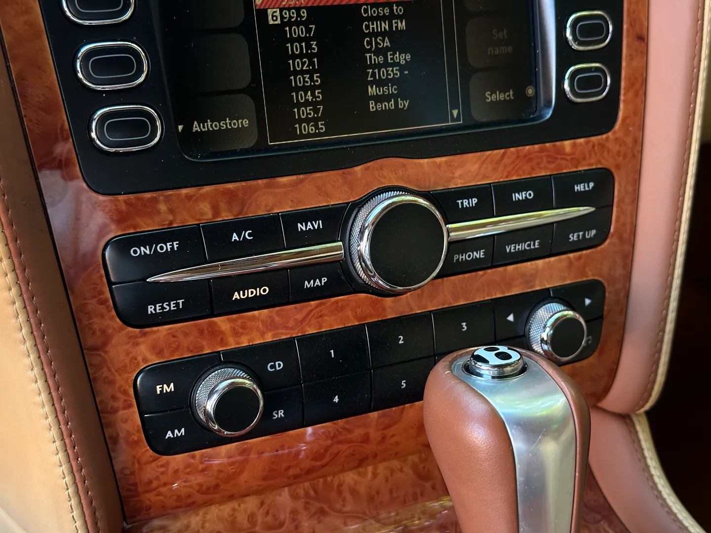 Bentley Continental Flying Spur — photo 51