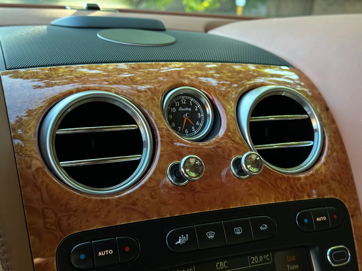 Bentley Continental Flying Spur — photo 55
