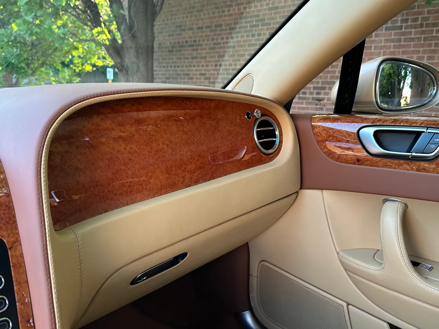 Bentley Continental Flying Spur — photo 57