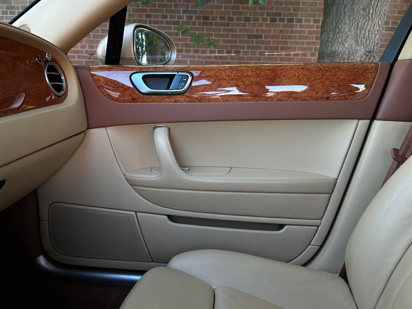 Bentley Continental Flying Spur — photo 60